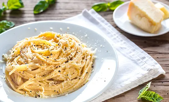 pasta cacio e pepe dish from top